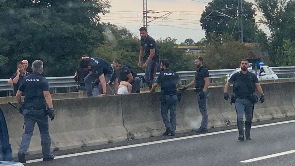 Ospedaletto: bloccò un Frecciarossa e lanciò sassi in autostrada, il giudice lo obbliga a cure psichiatriche Ospedaletto: bloccò un Frecciarossa e lanciò sassi in autostrada, il giudice lo obbliga a cure psichiatriche