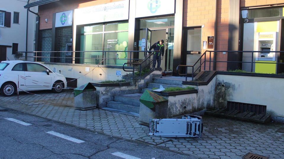 LIVRAGA I ladri danno l’assalto alla banca Centropadana LIVRAGA I ladri danno l’assalto alla banca Centropadana