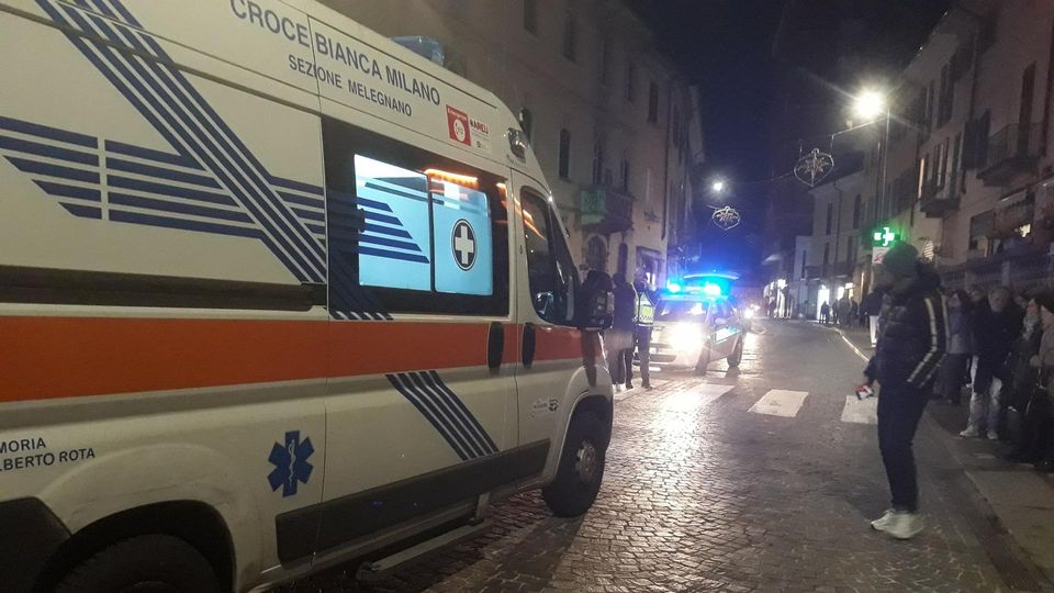 MELEGNANO Una donna investita sulle strisce pedonali in pieno centro VIDEO MELEGNANO Una donna investita sulle strisce pedonali in pieno centro VIDEO