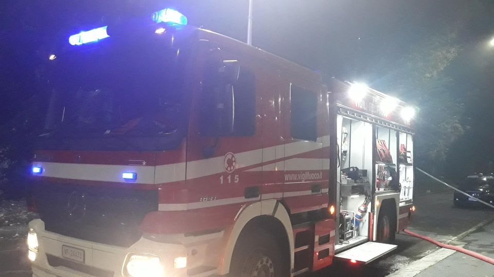 Tenta di incendiare un cantiere a Vizzolo, ma i residenti lo mettono in fuga Tenta di incendiare un cantiere a Vizzolo, ma i residenti lo mettono in fuga