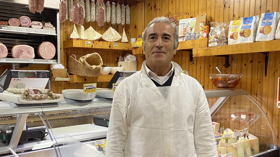 A Lodi dopo 27 anni chiude Enzo, lo storico salumiere alla ricerca di un erede A Lodi dopo 27 anni chiude Enzo, lo storico salumiere alla ricerca di un erede