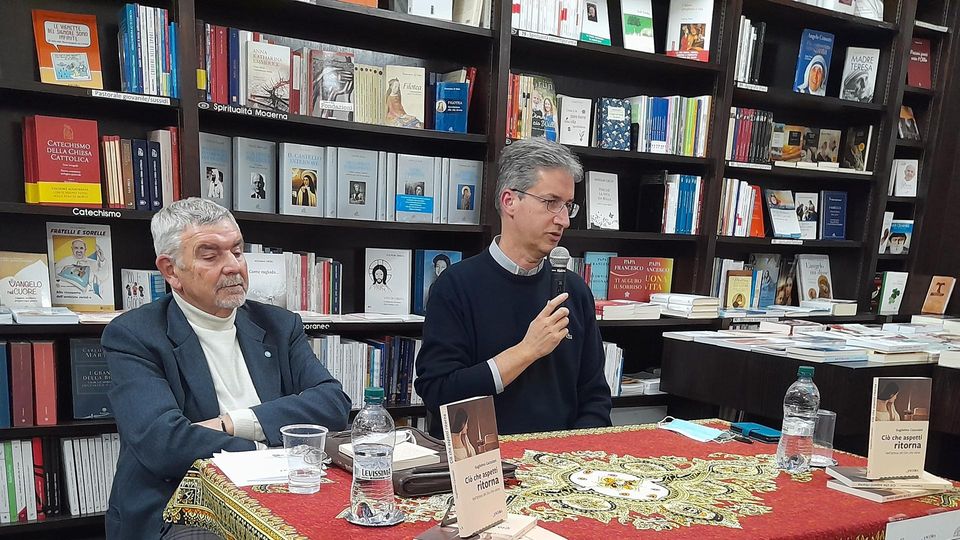 LIBRI Don Guglielmo, l’attesa e la speranza: «Ecco la mia Chiesa a chilometro zero» LIBRI Don Guglielmo, l’attesa e la speranza: «Ecco la mia Chiesa a chilometro zero»