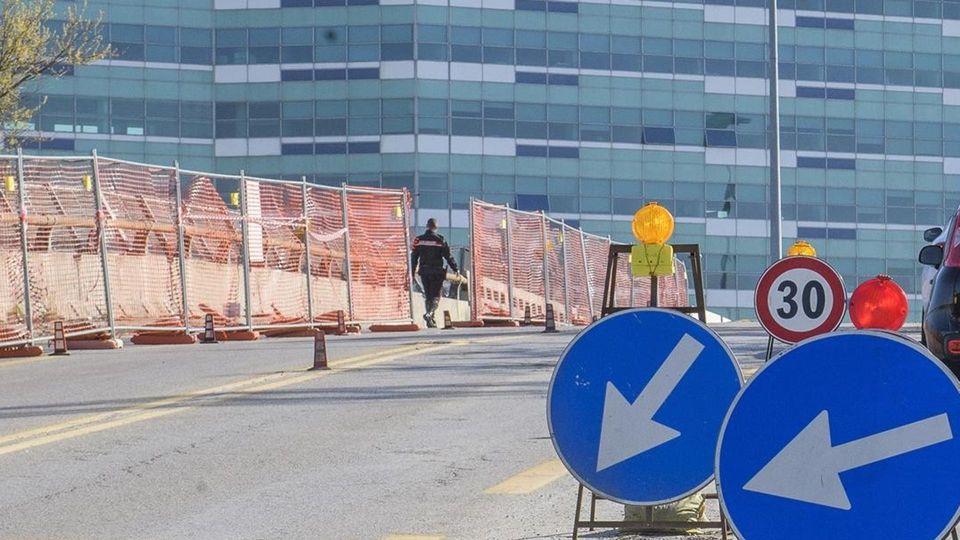 SAN DONATO Sul cavalcavia di Poasco iniziati finalmente i lavori di ripristino SAN DONATO Sul cavalcavia di Poasco iniziati finalmente i lavori di ripristino