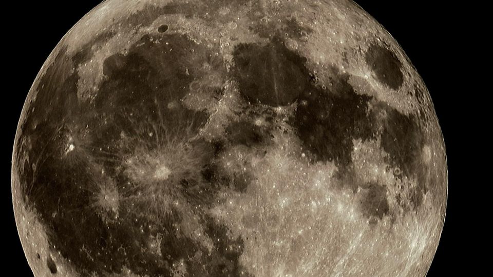 “La luna di Kiev”, la poesia di Gianni Rodari e il suo messaggio di pace “La luna di Kiev”, la poesia di Gianni Rodari e il suo messaggio di pace
