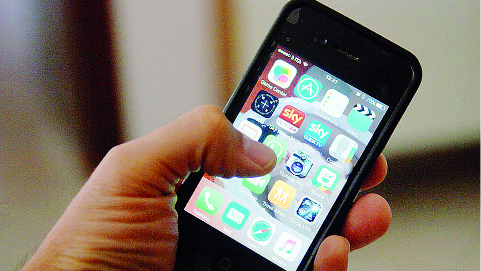 Sollevare ora il tema dei telefoni a scuola è un'operazione ...