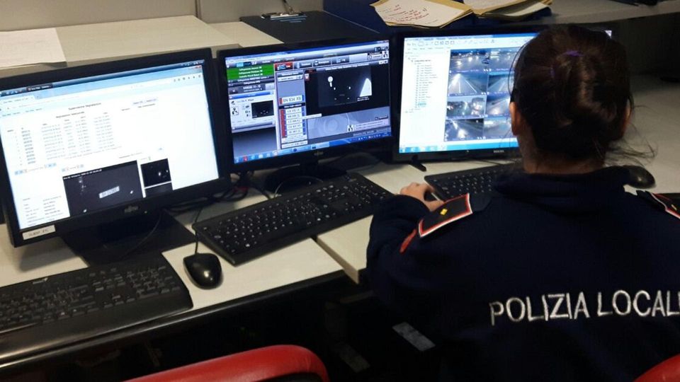 MEDIGLIA - In auto senza patente, finisce nei guai MEDIGLIA - In auto senza patente, finisce nei guai