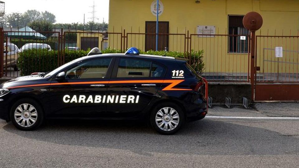 TAVAZZANO Un 65enne si dà fuoco, si getta nella Muzza e poi cerca soccorso in un bar TAVAZZANO Un 65enne si dà fuoco, si getta nella Muzza e poi cerca soccorso in un bar