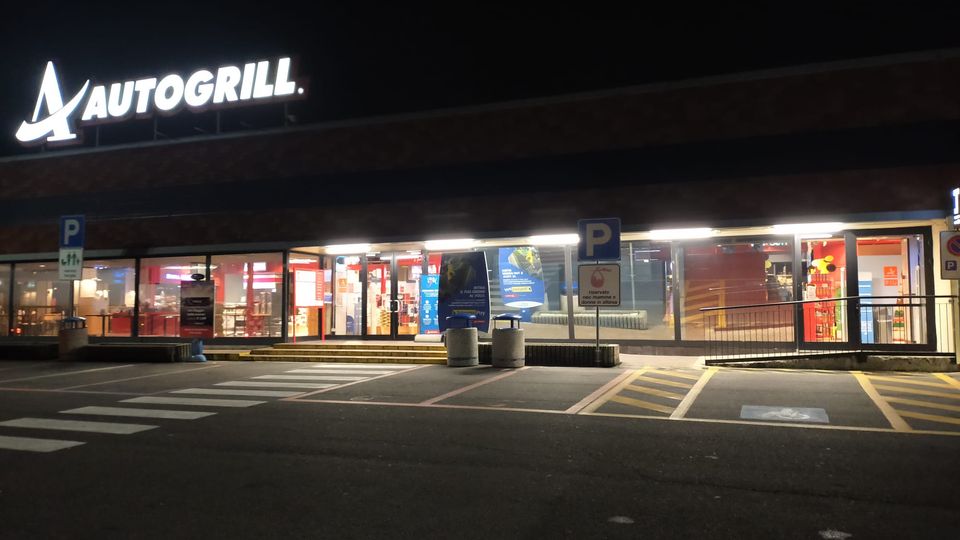 Turni notturni in solitaria all’autogrill di Somaglia, firma solo una sigla sindacale Turni notturni in solitaria all’autogrill di Somaglia, firma solo una sigla sindacale