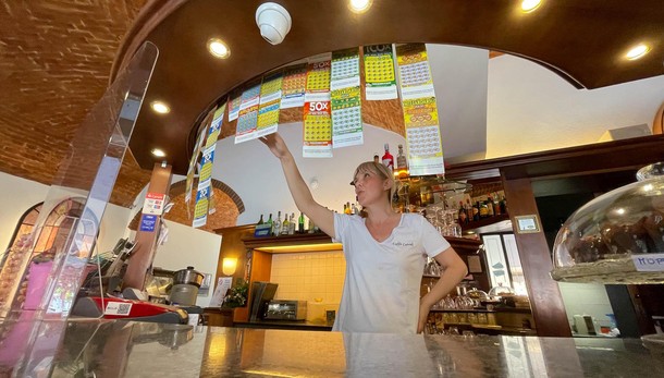 CODOGNO Furto notturno al Caffè Cairoli, i ladri rubano i Gratta e vinci