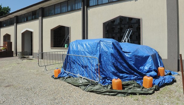 LODI Al cimitero di Riolo proteste per le puzze
