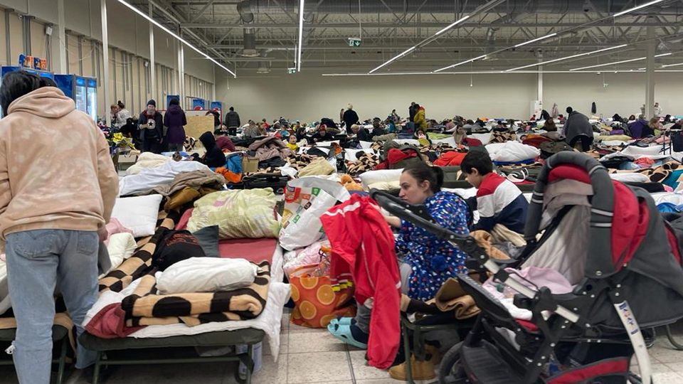 UCRAINA Computer in dono ai piccoli profughi arrivati nel Lodigiano UCRAINA Computer in dono ai piccoli profughi arrivati nel Lodigiano
