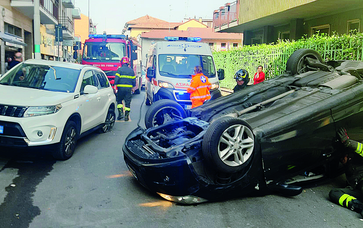 SAN GIULIANO Soccorso dopo lo schianto, in auto aveva la droga