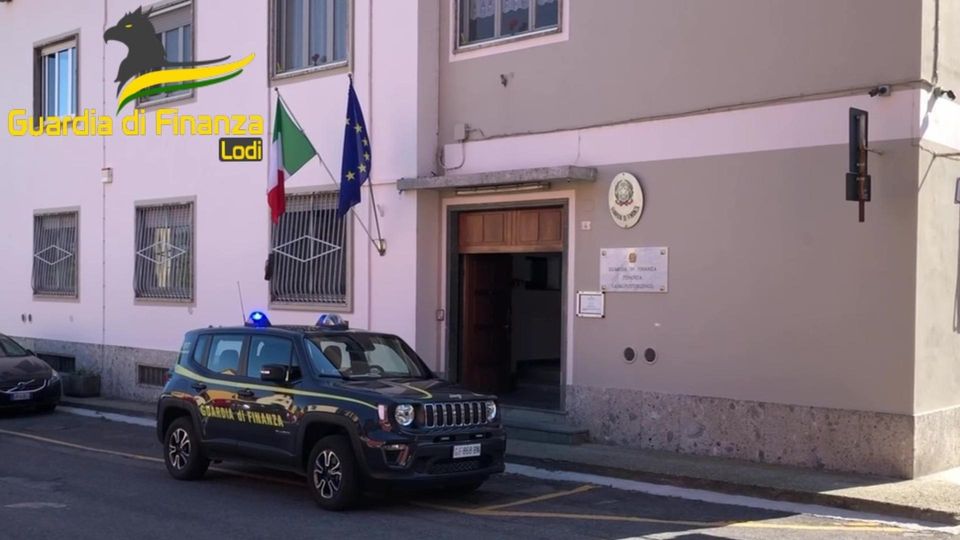 La Finanza scopre due lavoratori in nero in un cantiere edile La Finanza scopre due lavoratori in nero in un cantiere edile
