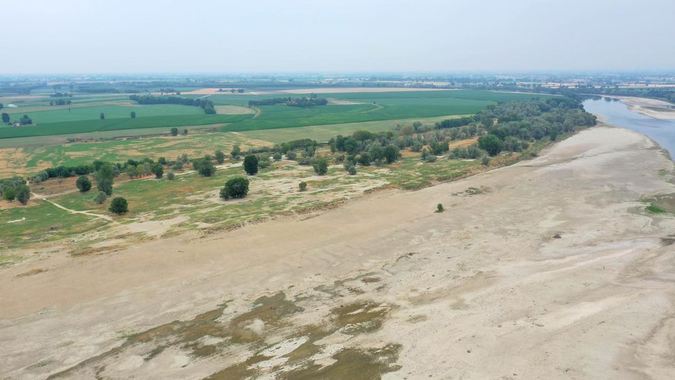 The mighty river has been reduced to a drop - video