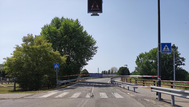 Schianto nel pomeriggio a Pieve: due auto coinvolte, chiuso al traffico il cavalcavia
