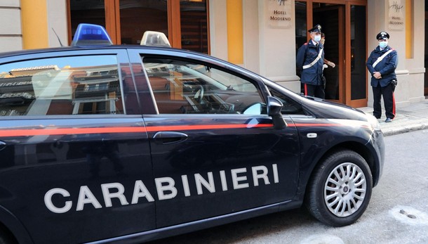 SANT’ANGELO Lite a coltellate fra tre minorenni