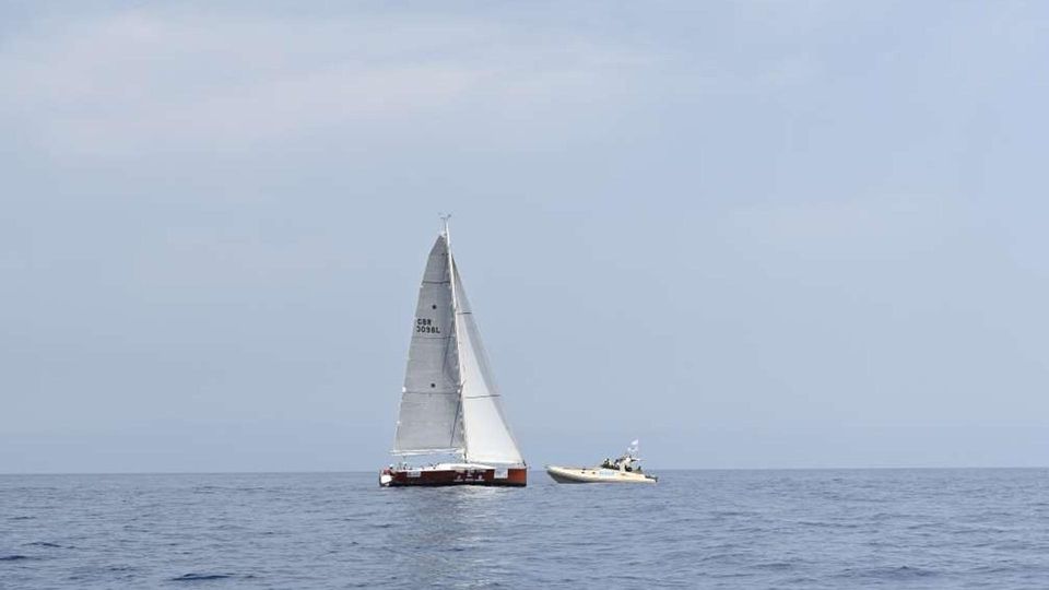 Servizio d’urgenza anche al mare: due medici di Lodi soccorrono i velisti Servizio d’urgenza anche al mare: due medici di Lodi soccorrono i velisti