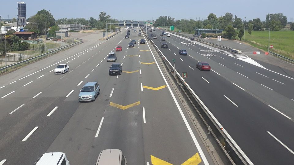 Traffico intenso e due incidenti alla barriera di Melegnano Traffico intenso e due incidenti alla barriera di Melegnano