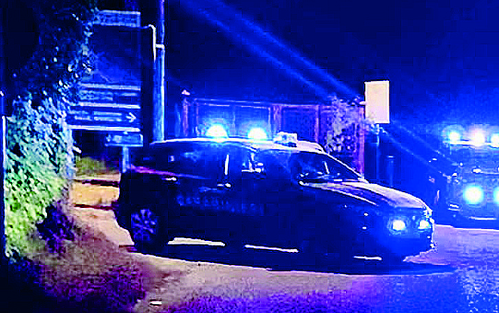 San Colombano, la bravata di 15 ragazzi: bagno di notte e danni a La Palazzina