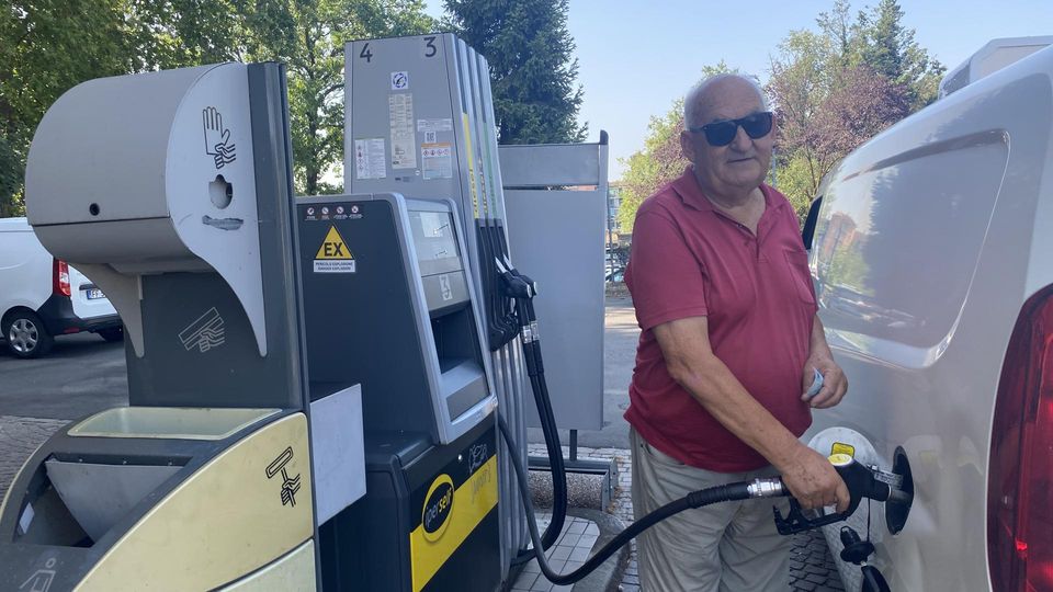 “Te podi paga’ in cassa”: anche il distributore Eni di Lodi parla in dialetto VIDEO “Te podi paga’ in cassa”: anche il distributore Eni di Lodi parla in dialetto VIDEO
