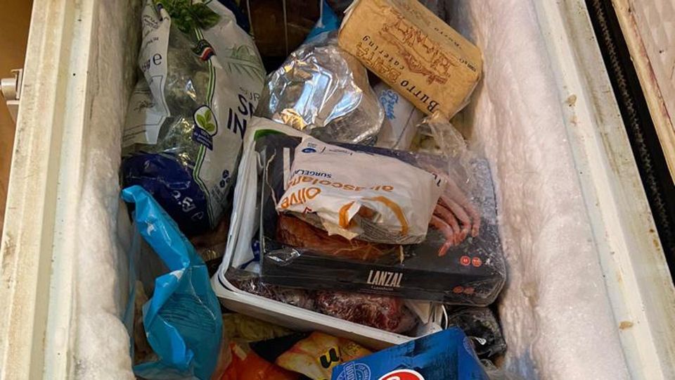 SAN GIULIANO Sequestrati 4 quintali di cibo nel negozio etnico, denunciato il titolare SAN GIULIANO Sequestrati 4 quintali di cibo nel negozio etnico, denunciato il titolare