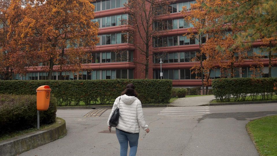 SAN DONATO Il Terzo Palazzo Uffici ormai è vuoto SAN DONATO Il Terzo Palazzo Uffici ormai è vuoto