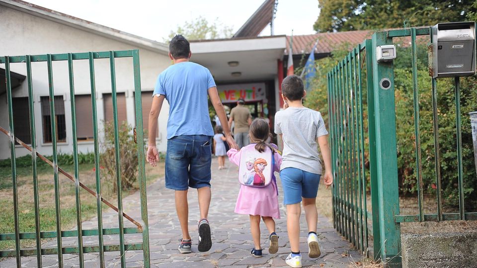 NATALITA’ Sempre meno bambini nella Bassa, ora le scuole rischiano di chiudere NATALITA’ Sempre meno bambini nella Bassa, ora le scuole rischiano di chiudere