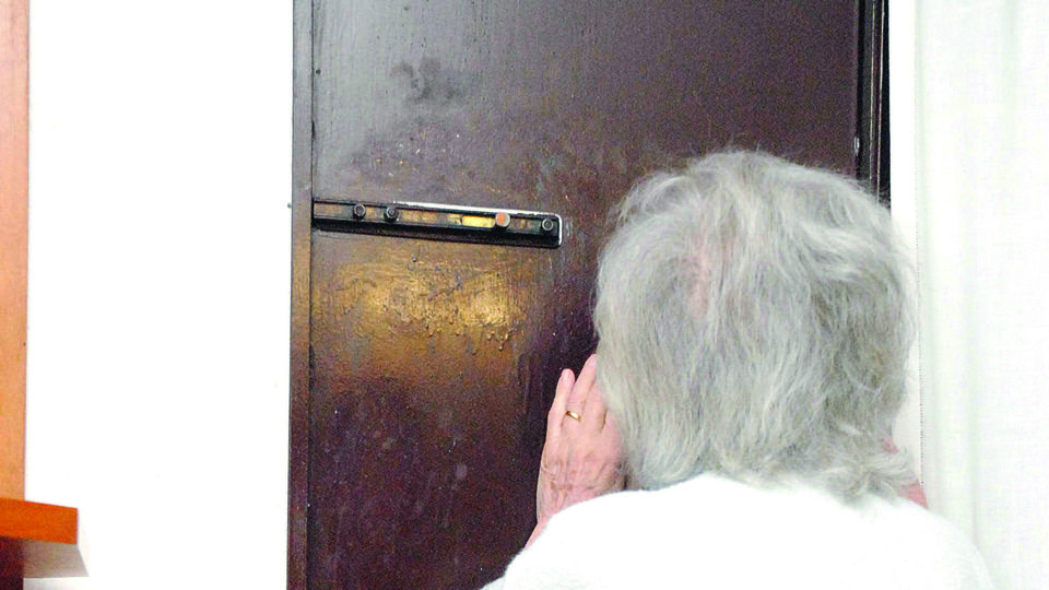 Borgo San Giovanni, spray al peperoncino in faccia a un’80enne per derubarla in casa Borgo San Giovanni, spray al peperoncino in faccia a un’80enne per derubarla in casa