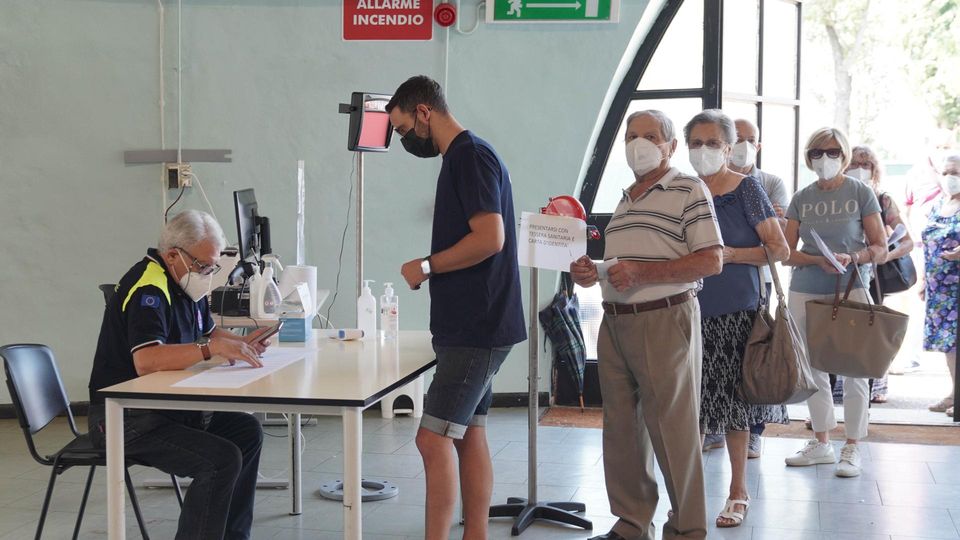 Covid, da martedì tutti possono prenotare la quarta dose di vaccino Covid, da martedì tutti possono prenotare la quarta dose di vaccino