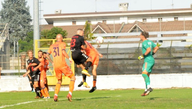 Sant’Angelo, tifoso «viola l’area tecnica»: per tre anni niente partite di calcio