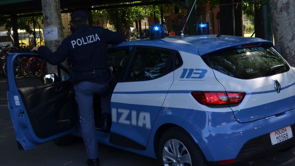 LODI Un 40enne ubriaco sfugge all’alt della polizia e aggredisce gli agenti: arrestato LODI Un 40enne ubriaco sfugge all’alt della polizia e aggredisce gli agenti: arrestato