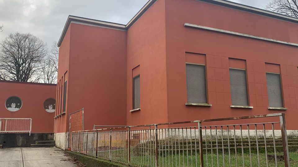 CASALE Scuola, piove nella mensa della scuola elementare Andena: si corre ai ripari con i secchi CASALE Scuola, piove nella mensa della scuola elementare Andena: si corre ai ripari con i secchi