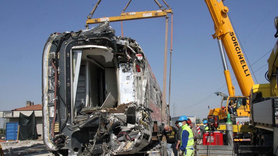 Il disastro del Frecciarossa: rito abbreviato per due operai e il loro istruttore Il disastro del Frecciarossa: rito abbreviato per due operai e il loro istruttore
